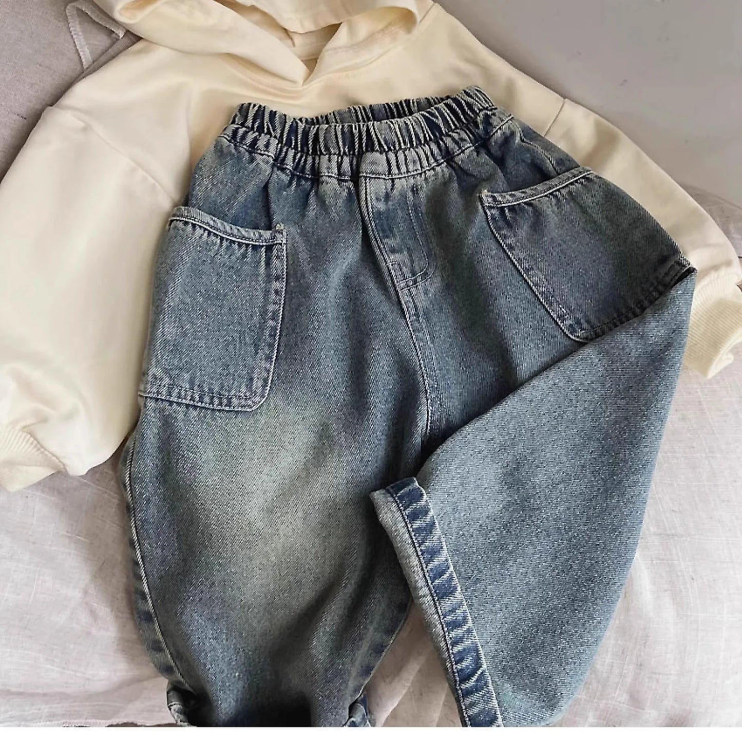 Stijlvolle Kinderjeans Met Elastische Tailleband En Printdetail